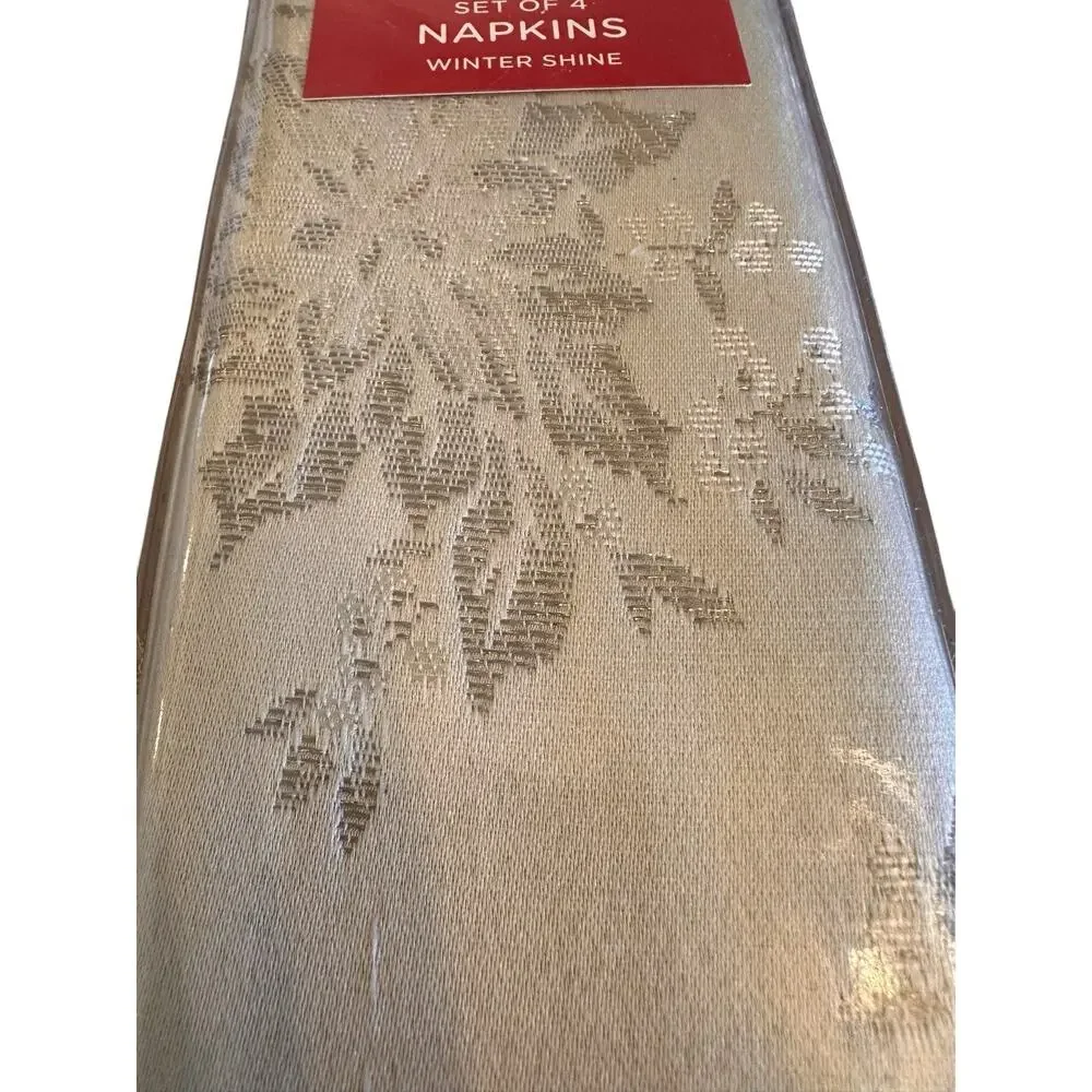 Bed Bath & Beyond Winter Shine Winter Wonderland Napkins 4 Silver Poinsettia